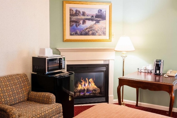 Fireside Inn and Suites Bangor image 1