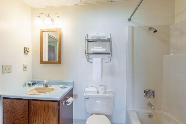 Fireside Inn and Suites Bangor image 11