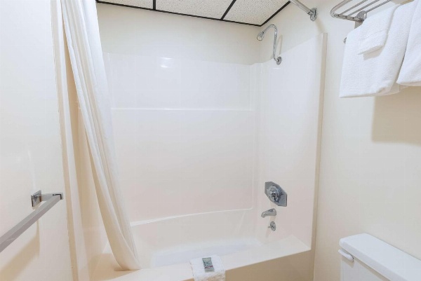 Fireside Inn and Suites Bangor image 4